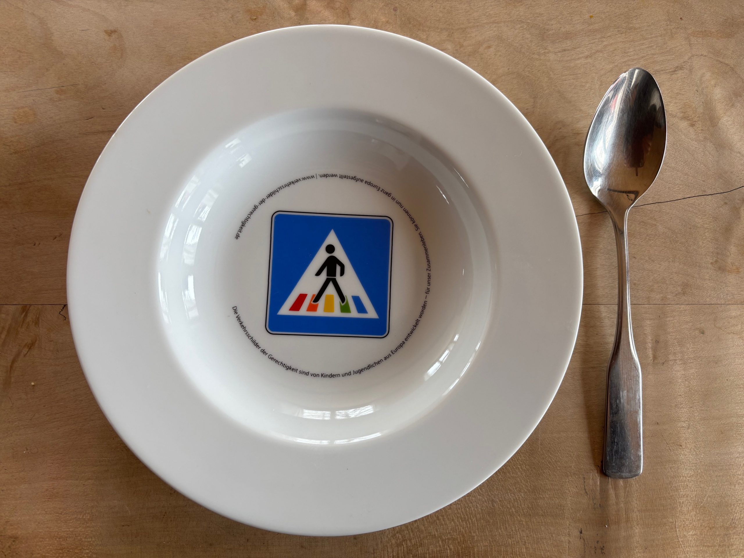 Teller Edition "Verkehrsschilder der Gerechtigkeit"